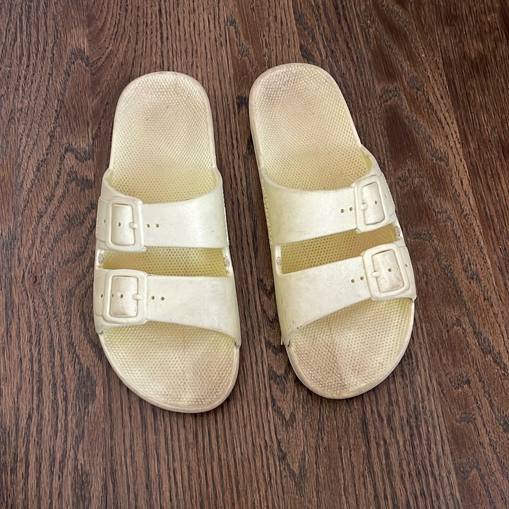Freedom Moses Yellow sandals size 38/39
